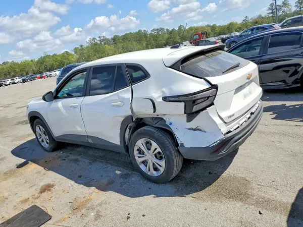 KL77LFEP1SC142726 2025 CHEVROLET TRAX - Image 2