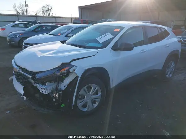 KL77LFEP1SC165861 2025 CHEVROLET TRAX - Image 2