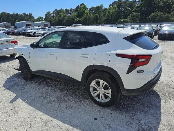 KL77LFEP1SC168954 2025 CHEVROLET TRAX - Image 2