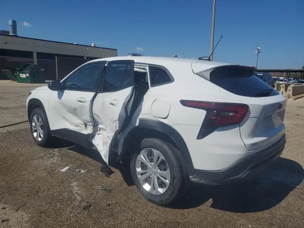 KL77LFEP1SC179615 2025 CHEVROLET TRAX - Image 2