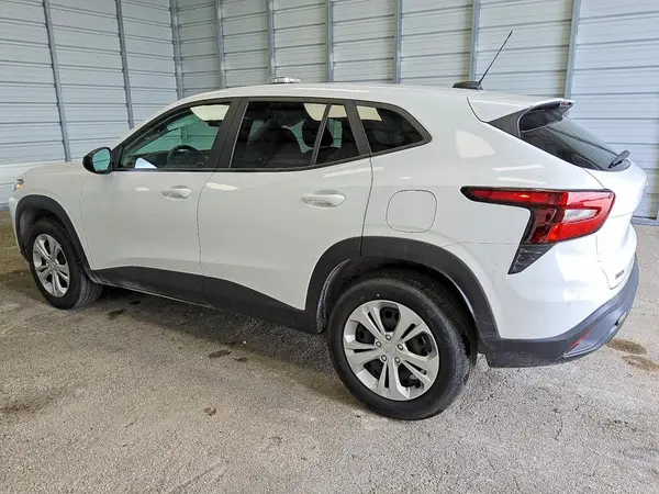 KL77LFEP1SC183874 2025 CHEVROLET TRAX - Image 2
