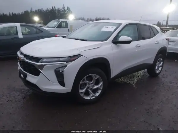 KL77LFEP1SC210846 2025 CHEVROLET TRAX - Image 2
