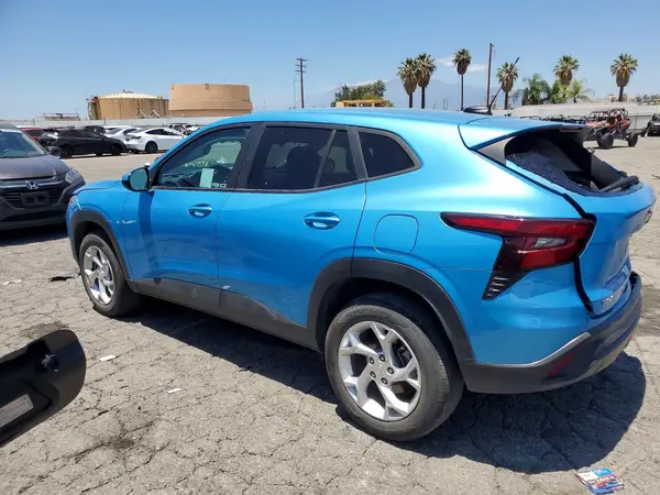 KL77LFEP1SC211950 2025 CHEVROLET TRAX - Image 2