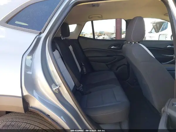 KL77LFEP1SC212189 2025 CHEVROLET TRAX - Image 8