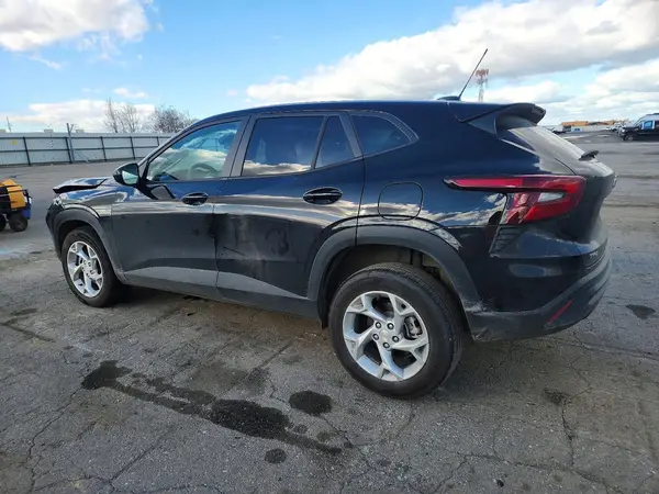KL77LFEP1SC240560 2025 CHEVROLET TRAX - Image 2