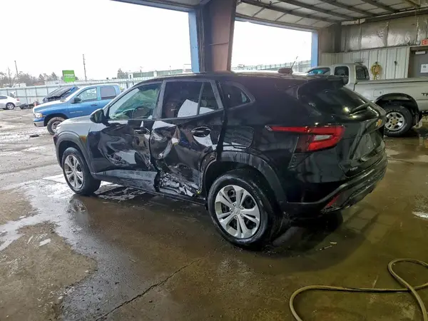 KL77LFEP1SC241594 2025 CHEVROLET TRAX - Image 2