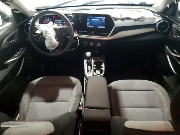 KL77LFEP1SC261330 2025 CHEVROLET TRAX - Image 8