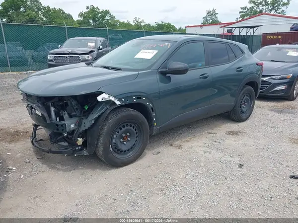 KL77LFEP1SC275244 2025 CHEVROLET TRAX - Image 2