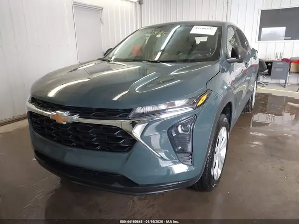 KL77LFEP1SC314530 2025 CHEVROLET TRAX - Image 2