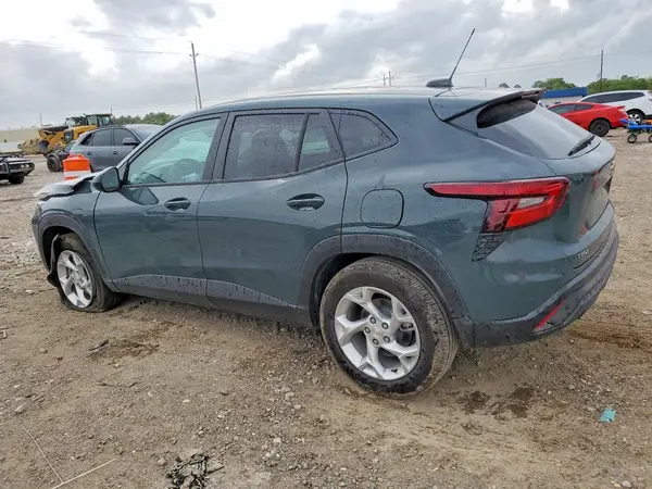 KL77LFEP1TC037198 2026 CHEVROLET TRAX - Image 2