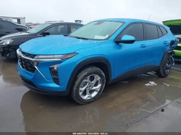 KL77LFEP1TC04340 2026 CHEVROLET TRAX - Image 2