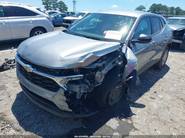 KL77LFEP1TC045012 2026 CHEVROLET TRAX - Image 2