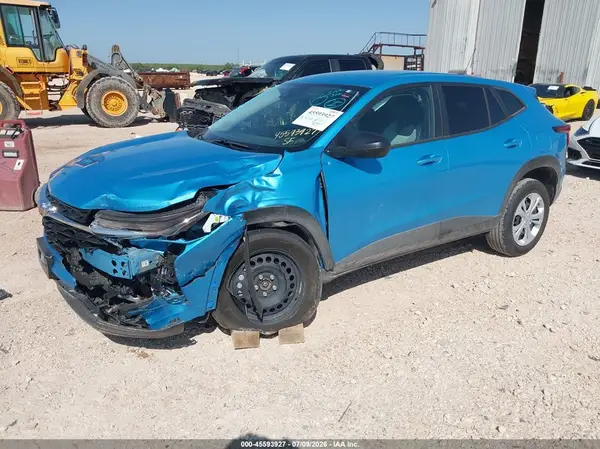 KL77LFEP1TC061503 2026 CHEVROLET TRAX - Image 2