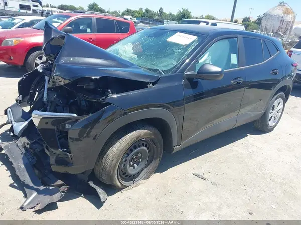 KL77LFEP1TC126012 2026 CHEVROLET TRAX - Image 2
