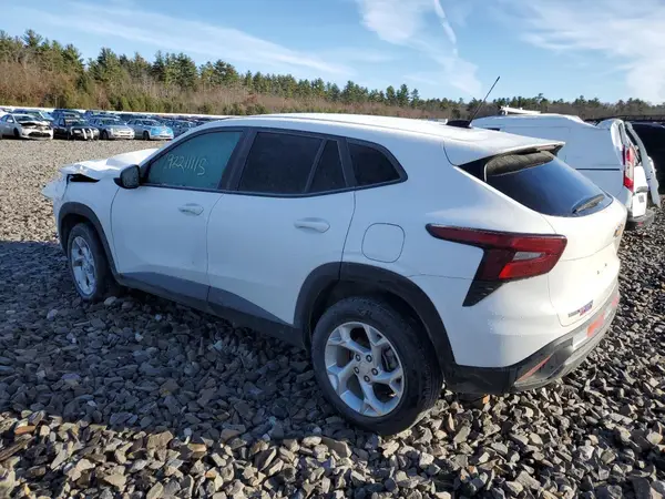 KL77LFEP2SC026273 2025 CHEVROLET TRAX - Image 2