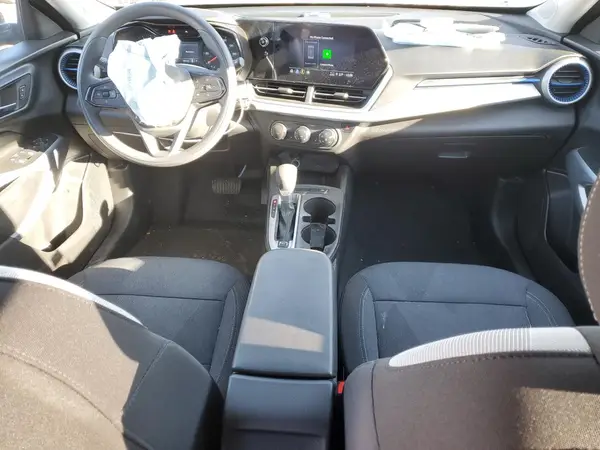 KL77LFEP2SC043686 2025 CHEVROLET TRAX - Image 8