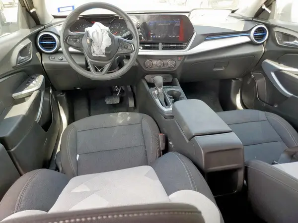 KL77LFEP2SC044787 2025 CHEVROLET TRAX - Image 8