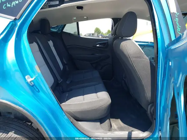 KL77LFEP2SC044949 2025 CHEVROLET TRAX - Image 8