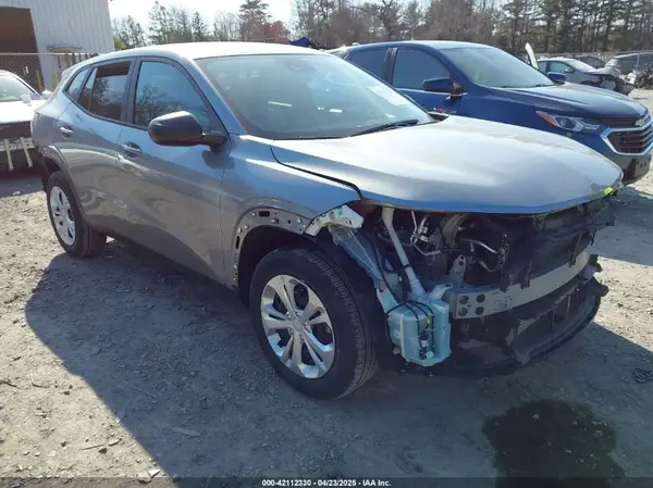 KL77LFEP2SC055126 2025 CHEVROLET TRAX - Image 1