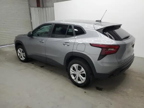 KL77LFEP2SC062366 2025 CHEVROLET TRAX - Image 2
