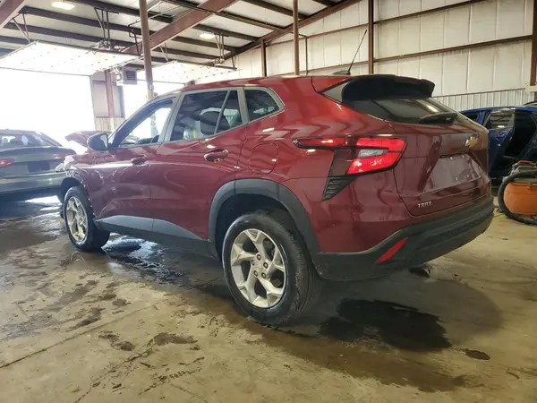 KL77LFEP2SC071214 2025 CHEVROLET TRAX - Image 2