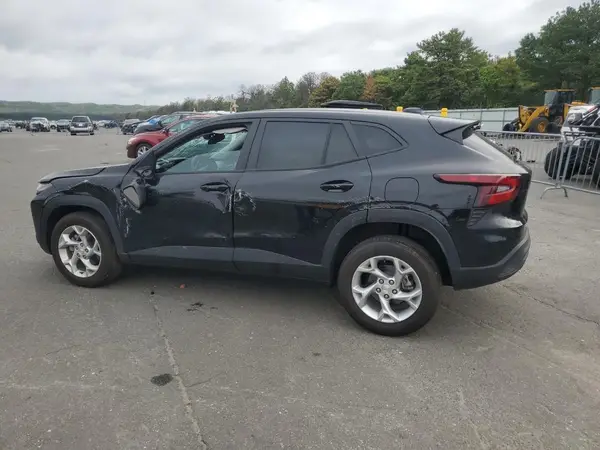 KL77LFEP2SC074288 2025 CHEVROLET TRAX - Image 2
