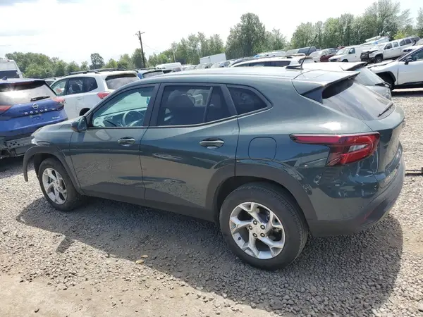 KL77LFEP2SC086019 2025 CHEVROLET TRAX - Image 2