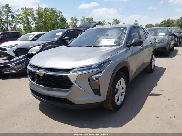 KL77LFEP2SC095822 2025 CHEVROLET TRAX - Image 2
