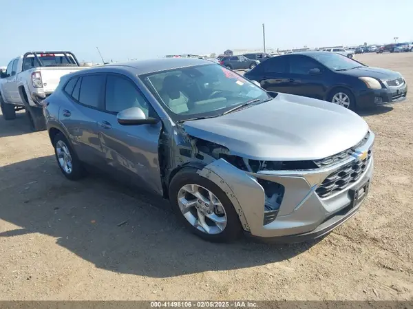 KL77LFEP2SC102283 2025 CHEVROLET TRAX - Image 1