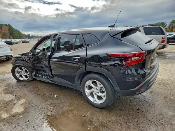KL77LFEP2SC124798 2025 CHEVROLET TRAX - Image 2