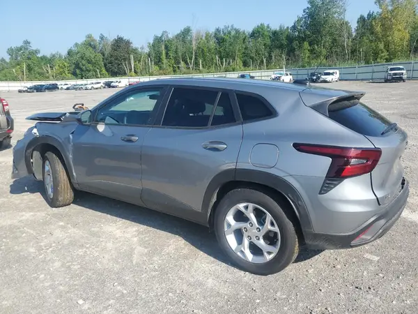 KL77LFEP2SC137311 2025 CHEVROLET TRAX - Image 2
