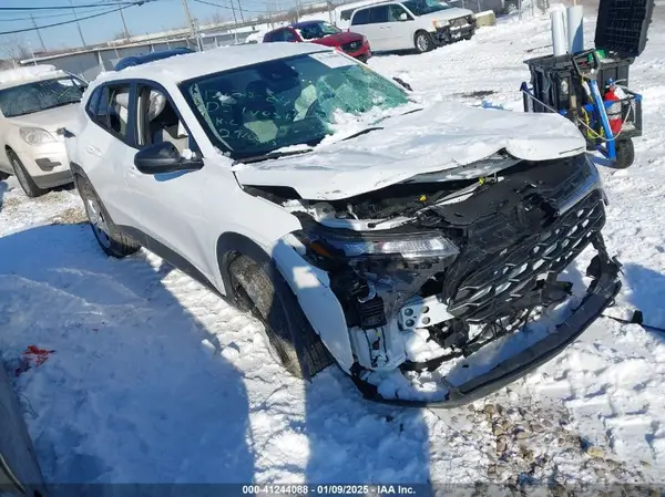 KL77LFEP2SC138538 2025 CHEVROLET TRAX - Image 1