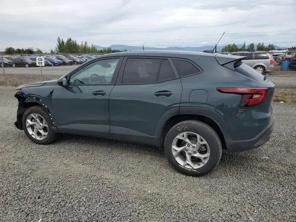 KL77LFEP2SC139284 2025 CHEVROLET TRAX - Image 2