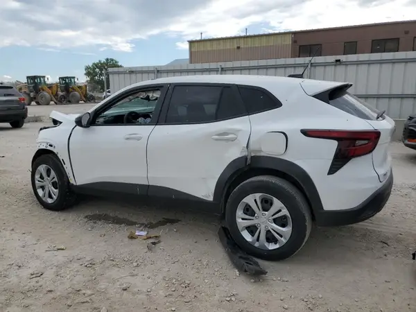 KL77LFEP2SC144680 2025 CHEVROLET TRAX - Image 2