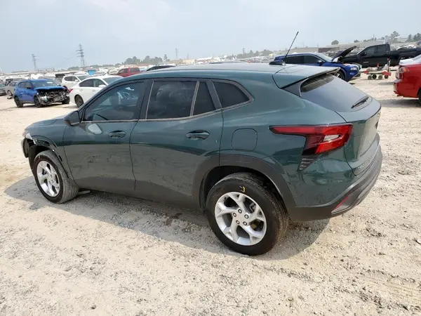 KL77LFEP2SC145845 2025 CHEVROLET TRAX - Image 2