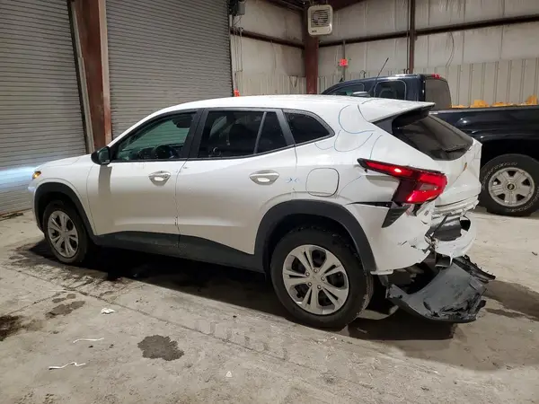 KL77LFEP2SC159163 2025 CHEVROLET TRAX - Image 2