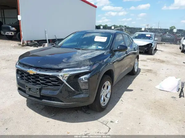 KL77LFEP2SC163973 2025 CHEVROLET TRAX - Image 2