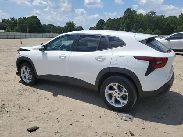 KL77LFEP2SC165657 2025 CHEVROLET TRAX - Image 2