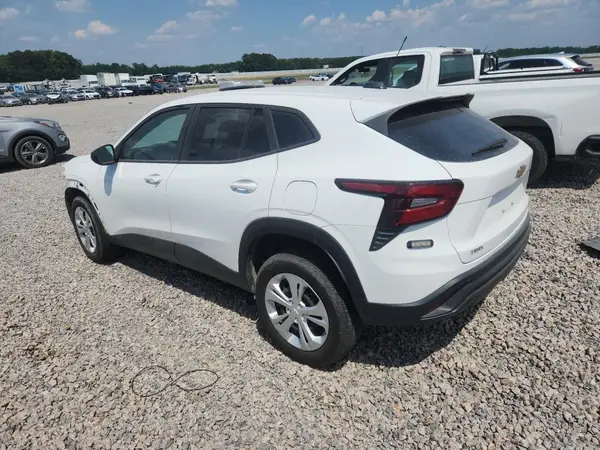 KL77LFEP2SC169191 2025 CHEVROLET TRAX - Image 2