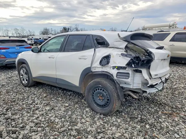 KL77LFEP2SC169305 2025 CHEVROLET TRAX - Image 2