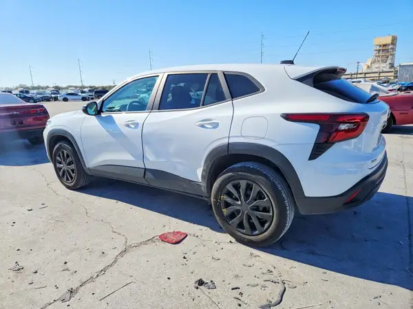 KL77LFEP2SC178344 2025 CHEVROLET TRAX - Image 2