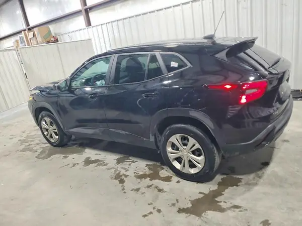 KL77LFEP2SC222763 2025 CHEVROLET TRAX - Image 2