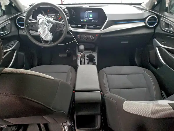 KL77LFEP2SC235822 2025 CHEVROLET TRAX - Image 8