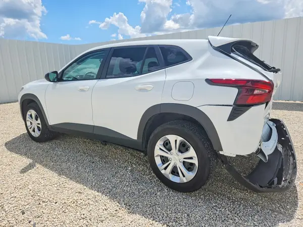 KL77LFEP2SC236887 2025 CHEVROLET TRAX - Image 2