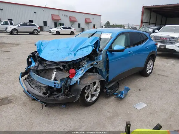 KL77LFEP2SC290089 2025 CHEVROLET TRAX - Image 2