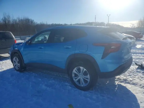 KL77LFEP2SC291758 2025 CHEVROLET TRAX - Image 2
