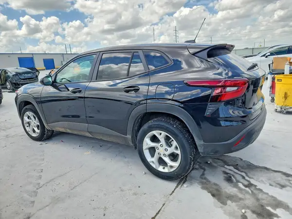 KL77LFEP2SC304413 2025 CHEVROLET TRAX - Image 2