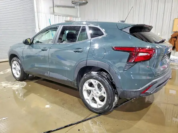 KL77LFEP2TC006042 2026 CHEVROLET TRAX - Image 2