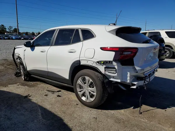 KL77LFEP2TC017297 2026 CHEVROLET TRAX - Image 2