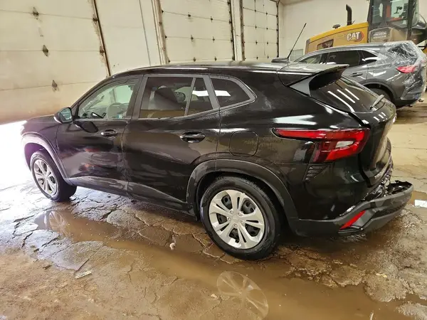 KL77LFEP2TC057329 2026 CHEVROLET TRAX - Image 2